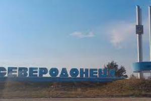 У Сєвєродонецьку окупанти обстріляли чергу до супермаркету: 1 загиблий, багато поранених