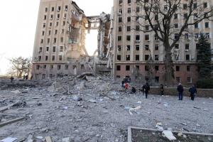 Россияне ракетным ударом разрушили Николаевскую ОГА: 7 человек погибли, более 20 - ранены