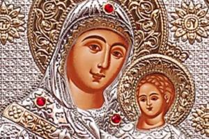 В Черниговском храме замироточили иконы