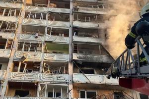 У Києві в результаті обстрілу снаряди потрапили в житлові будинки