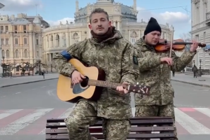 "В Одесі ви звичайний поц": Коля Серга в пісні висміяв путіна та окупантів