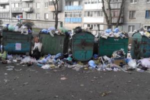 "Работать некому": Оккупированный Алчевск тонет в мусоре