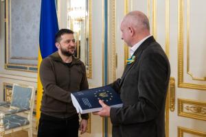 Зеленский передал главе представительства Евросоюза в Украине заполненный опросник для вступления в ЕС