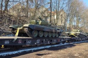Чехия передала Украине десятки танков и боевых машин