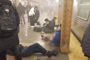 Стрельба в метро Нью-Йорка: разыскивается преступник в противогазе