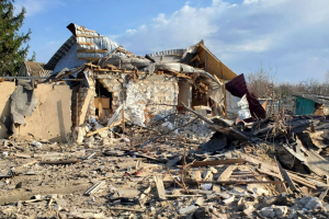 В Лисичанске обстрелом разрушены 4 дома, из-под завалов достали пострадавших