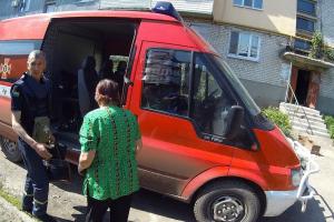 Рятувальники доставили у Лисичанськ продукти і воду та евакуювали 6 осіб: фото