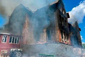 Останній дзвоник для школярів Лисичанська сьогодні звучить дистанційно: зворушливе відео від випускників гімназії