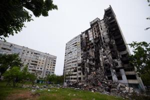 Зеленський запропонував прибрати панельні будинки по всій Україні