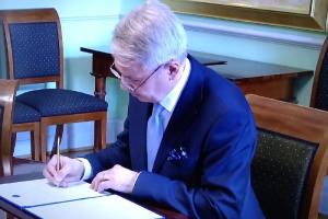 Глава МЗС Фінляндії підписав заявку на членство в НАТО