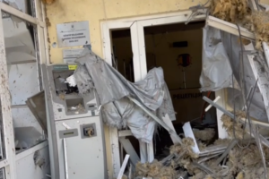 Лисичанський ЦНАП постраждав від ворожого обстрілу: відео