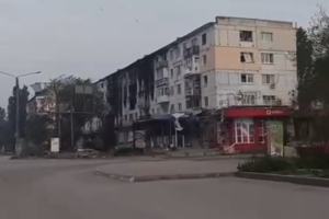 Изуродованное Рубежное: Как сейчас выглядят улицы города и центральный рынок - видео