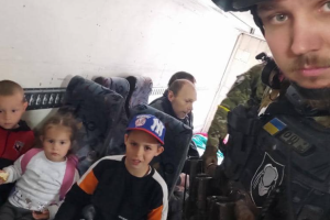 Потрапили під обстріл, але вивезли людей: сьогодні відбулася евакуація з Сєвєродонецька