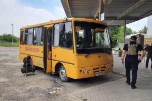 З Лисичанська сьогодні евакуювали майже сотню людей: фото