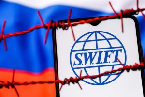 Сбербанк и еще два российских банка отключили от SWIFT