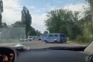 Видео из Лисичанска: на центральной улице установили своеобразные блокпосты