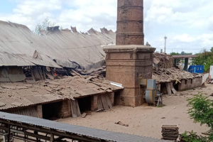 На Львівщині уламки ракети впали на цегельню, 4 людини поранено