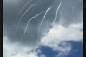 Появилось видео, как над Алчевском взорвалась ракета "Точка-У" оккупантов