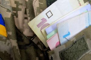 Українці вимагають зняти надбавки з депутатів та підняти зарплати військовим: Зеленський розгляне петицію