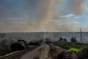 Россияне бросают в бой "мобилизованных", пытаясь продвинуться из Лисичанска до Бахмута, - Гайдай