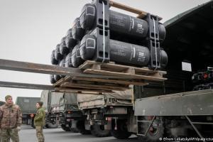 США увеличивают поставки оружия Украине морским путем