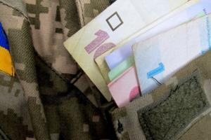 Зеленский поручил Шмыгалю рассмотреть возможность повышения зарплат военным