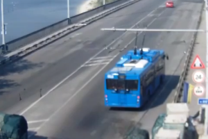 Россияне ударили ракетой по Ингульскому мосту в Николаеве: видео момента