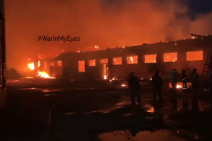 У Донецьку горить ворожий склад боєприпасів: відео