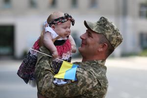 Військові з трьома дітьми мають право на демобілізацію: Рада прийняла закон
