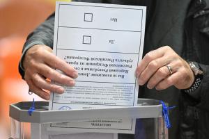 "Голосовали все - от грудничков до лежачих": оккупанты сообщили, сколько людей пришло на "референдум" в городах Луганщины
