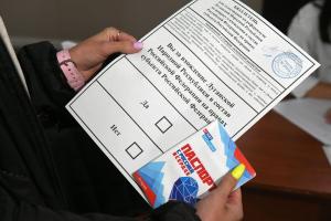 Оккупанты признали "референдум" в Луганской области "состоявшимся"
