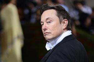 Илон Маск больше не может оплачивать работу Starlink в Украине, - CNN