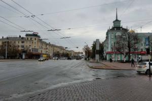 Что происходит в Луганске: Военных много, вдоль дороги окопы, следов ремонтных работ не видно