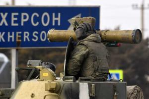 Окупанти вимагають від мирних жителів негайно залишити Херсон