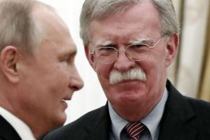 Путин является законной военной целью, - Болтон