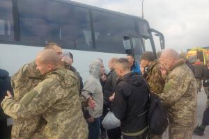 Відбувся черговий обмін полоненими: додому повернулися понад 50 українців