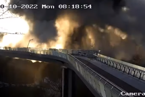 "Стеклянный мост Кличко" оказался более стойким, чем Крымский