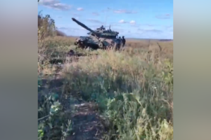В районе Лисичанского НПЗ бойцы ВСУ затрофеили российский танк