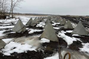 "Донбасс - край пирамид": На оккупированной территории вместо жилья отливают бетонные блоки для укреплений