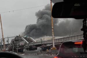 Москва в дыму: разгорелся серьезный пожар, в здании заблокированы люди