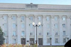 "Еще позавчера здесь все было в порядке": В сеть слили видео разграбленного оккупантами здания Херсонской обладминистрации
