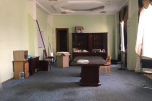 В Херсоне опустело здание ОГА: перед бегством оккупанты украли все, что можно