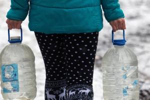 Ситуация с водой в Донецке критическая: местные жители вынуждены топить снег