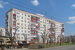"Люди чужі живуть": Сєвєродончани масово не можуть потрапити у власні квартири 