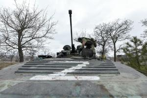 Пустуючі будинки у Сватовому активно займають російські окупанти, а комендатура їм у цьому допомагає - соцмережі