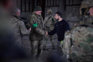 Зеленський приїхав на позиції ЗСУ під Бахмутом - фото та відео