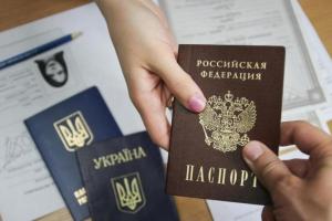 На окупованій Луганщині молоді мами не можуть отримати виплати на дитину без паспорта РФ