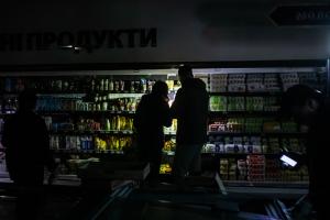 "Иногда даже фонарики выдают": как люди в Луганской области выживают без электричества - фото