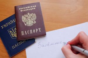 "Без российского паспорта — никуда": местные рассказали новые подробности паспортизации в Луганской области