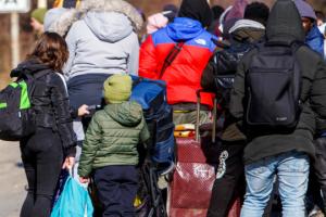 Із Запорізької області окупанти примусово евакуюють людей — відео